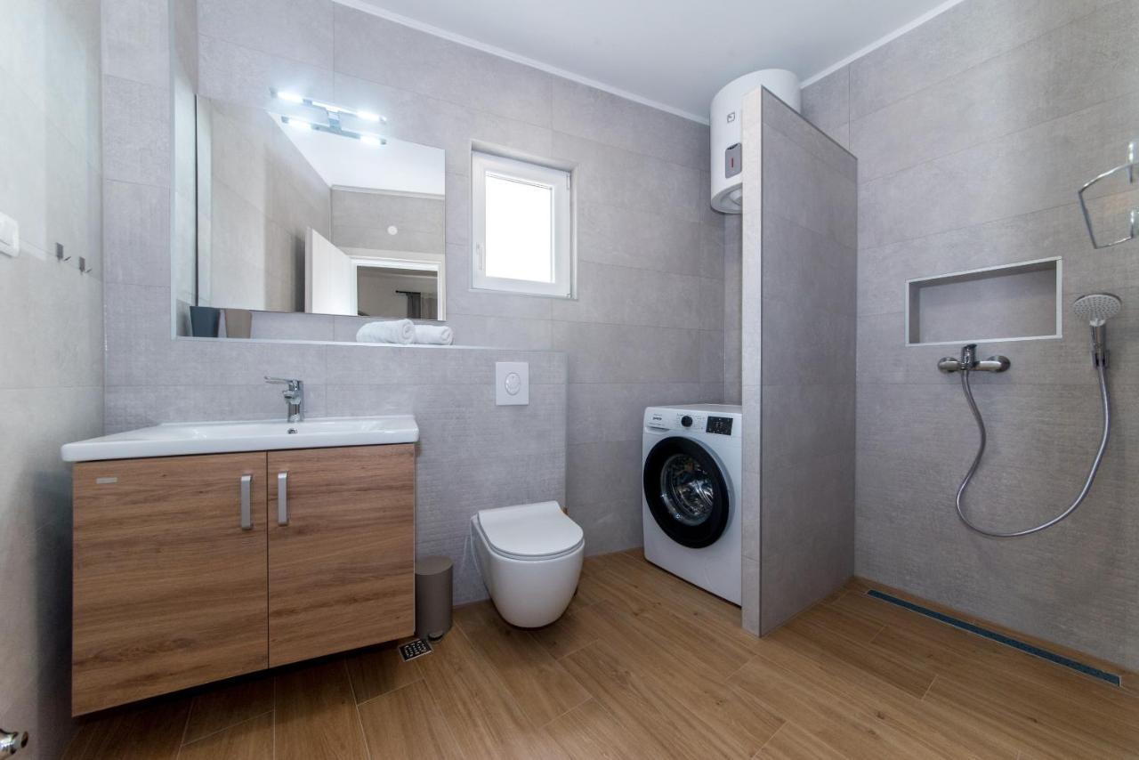 Apartment Mare Krvavica Buitenkant foto
